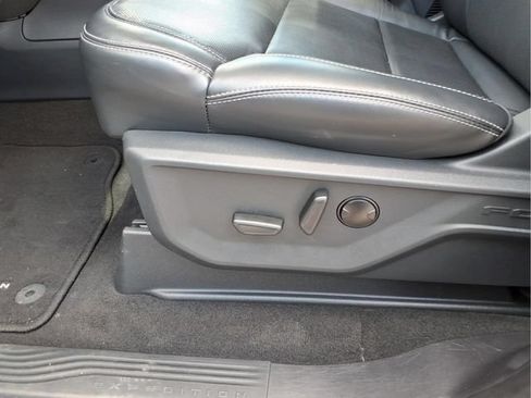 Used 2025 Ford Expedition Platinum AWD/4WD image 21