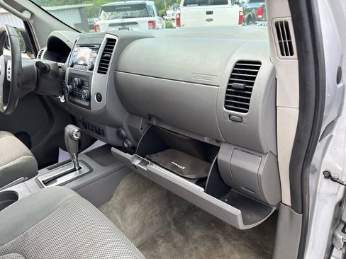 Used 2014 Nissan Frontier SV w/ SV Value Truck Package AWD/4WD image 38