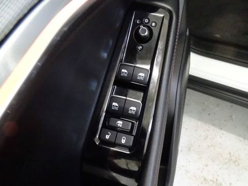 Used 2024 Jeep Wagoneer Launch Edition AWD/4WD image 9