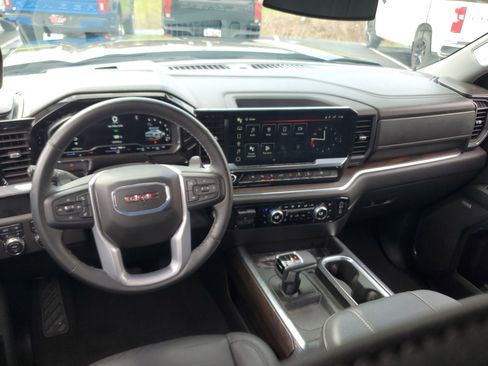 Used 2024 GMC Sierra 1500 SLT w/ SLT Premium Plus Package image 11
