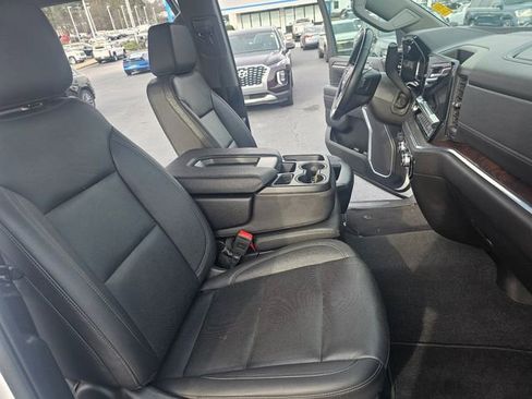 Used 2025 GMC Sierra 1500 SLT image 14