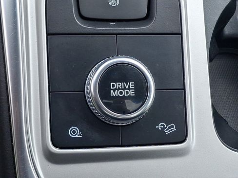 Used 2022 Ford Explorer XLT w/ Equipment Group 202A AWD/4WD image 27