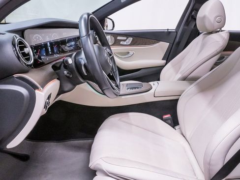 Used 2022 Mercedes-Benz E 350 Sedan image 9