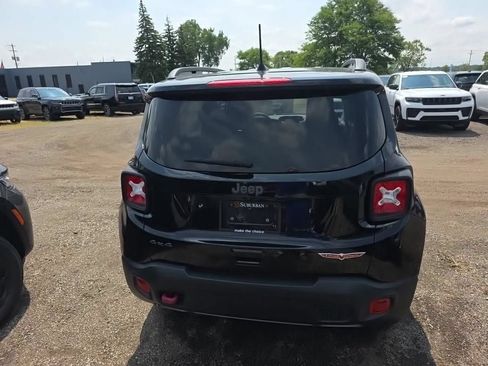 Used 2022 Jeep Renegade Trailhawk AWD/4WD image 15