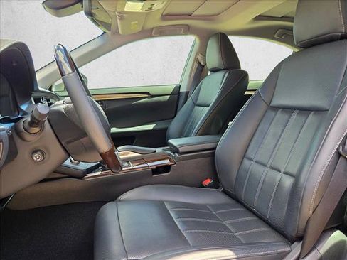 Used 2018 Lexus ES 350 w/ Ultra Luxury Package FWD image 11