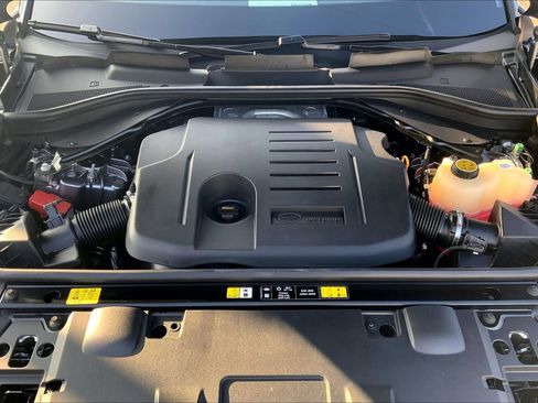 Used 2025 Land Rover Range Rover Sport image 29