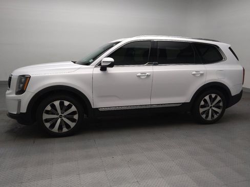 Used 2022 Kia Telluride EX w/ EX Premium Package FWD image 2