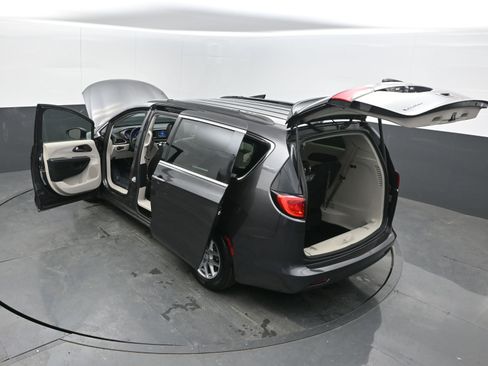 Used 2021 Chrysler Voyager Lxi image 47