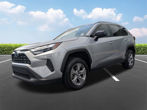 Used 2024 Toyota RAV4 LE AWD/4WD image 9