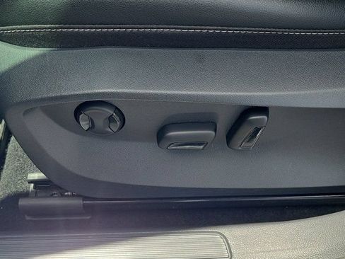 Certified 2022 Volkswagen Taos SE FWD image 17