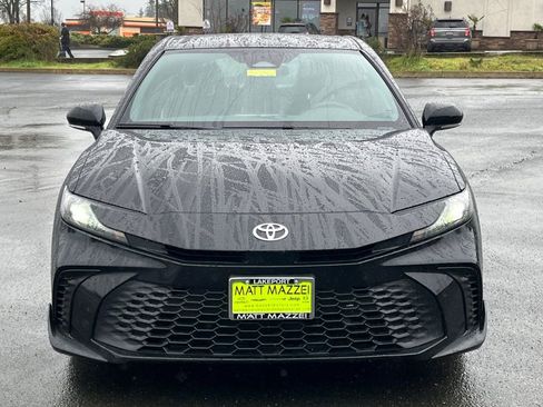 Used 2025 Toyota Camry SE FWD image 5