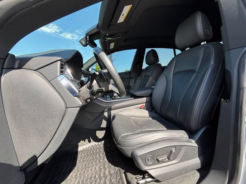 Used 2019 Audi Q8 Premium Plus w/ Premium Plus AWD/4WD image 13