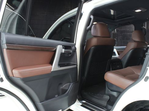 Used 2019 Toyota Land Cruiser w/ Four Season Floor Mat Package image 36