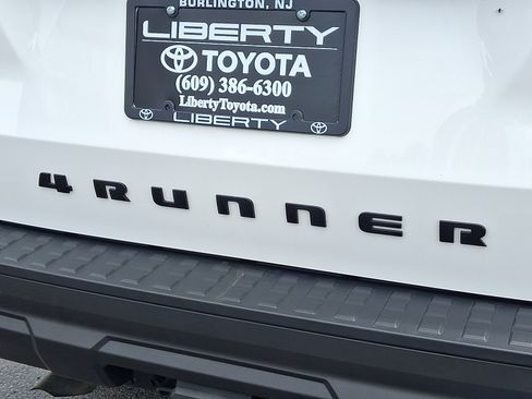 Used 2025 Toyota 4Runner SR5 AWD/4WD image 30