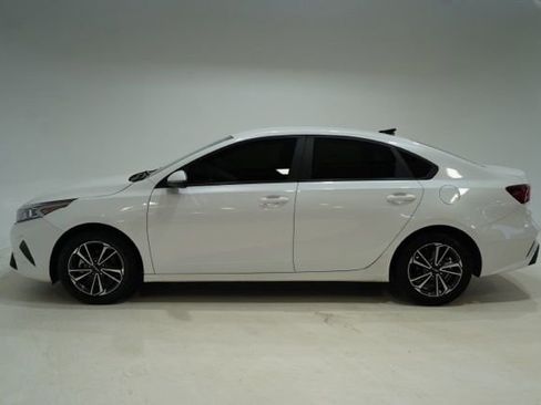 Used 2024 Kia Forte LXS w/ LXS Technology Package image 4