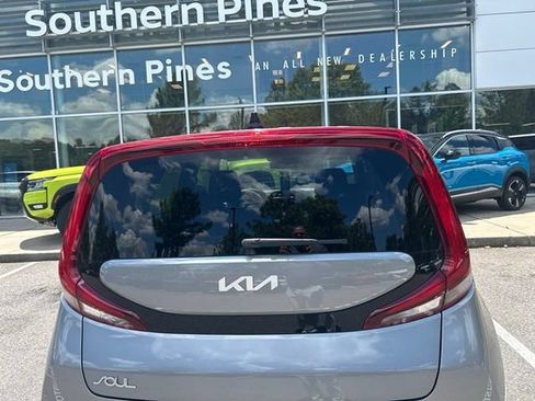 Certified 2022 Kia Soul LX w/ Technology Package FWD image 5