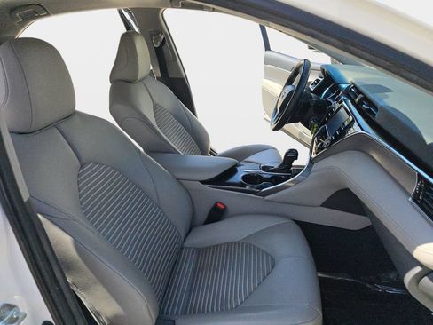 Used 2018 Toyota Camry SE FWD image 12