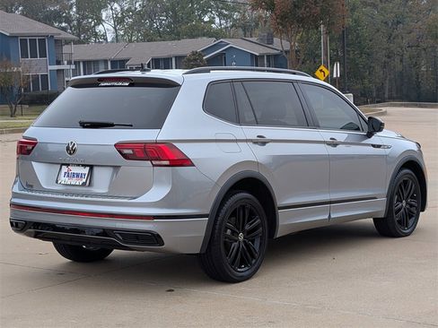 Used 2022 Volkswagen Tiguan SE R-Line image 4