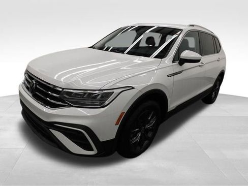 Used 2023 Volkswagen Tiguan SE image 4