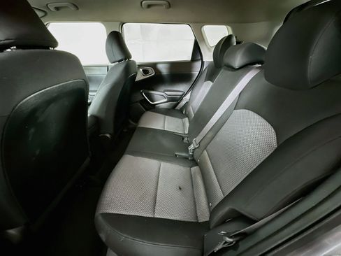 Used 2023 Kia Soul LX w/ LX Technology Package FWD image 25