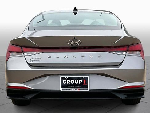 Used 2023 Hyundai Elantra SEL w/ Convenience Package FWD image 5