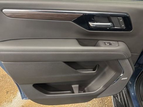 New 2026 Chevrolet Suburban Premier AWD/4WD image 21
