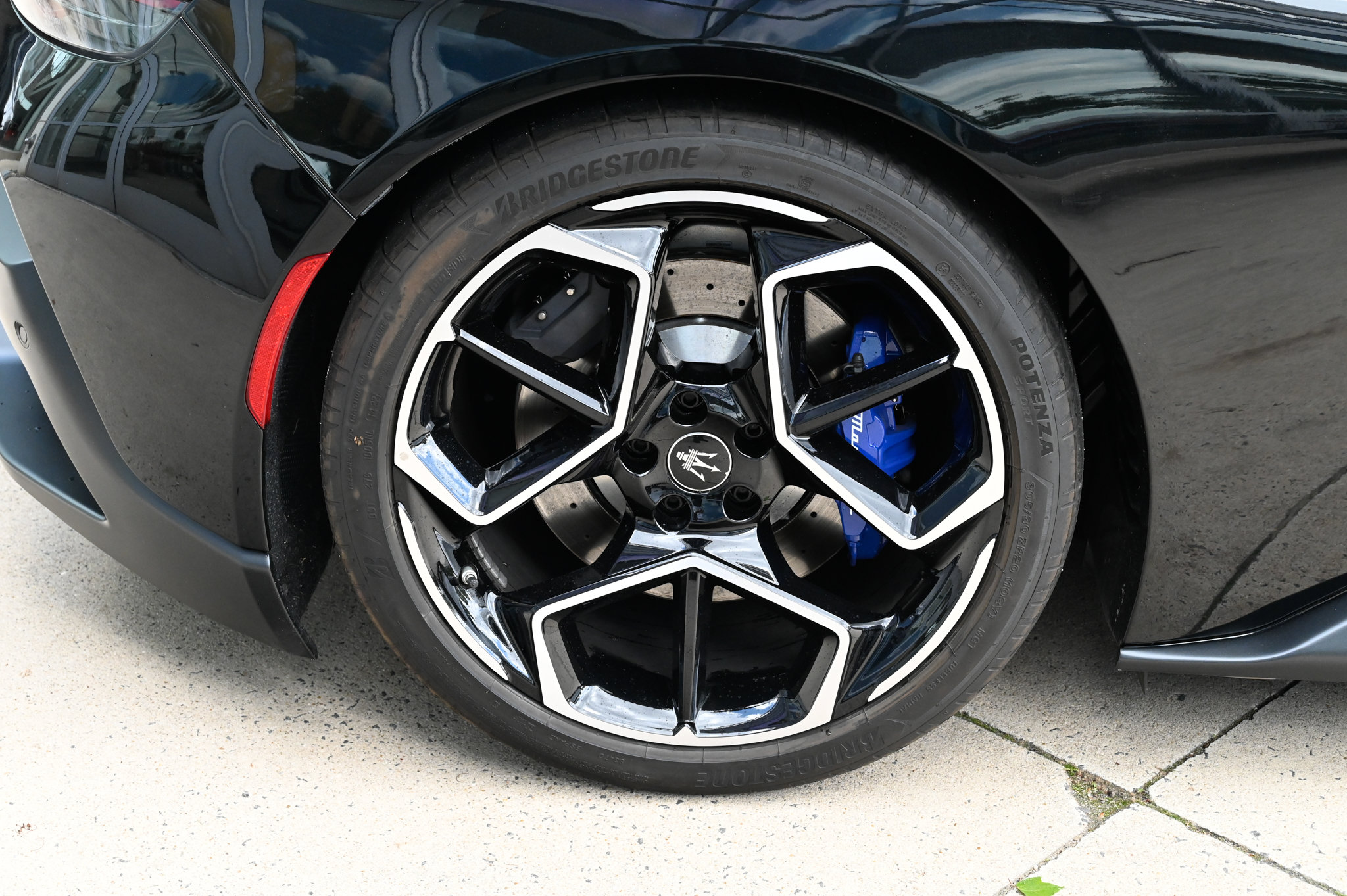 Used 2023 Maserati MC20 Coupe RWD image 11