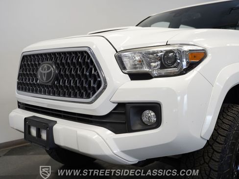 Used 2018 Toyota Tacoma TRD Sport w/ Technology Package RWD image 22