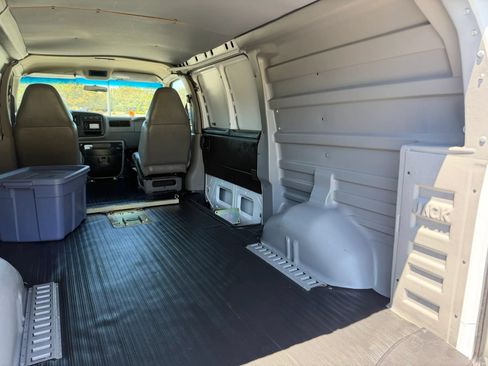Used 2001 Chevrolet Express 3500 RWD image 8