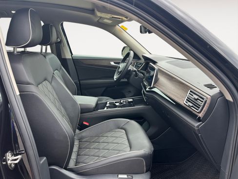 Certified 2025 Volkswagen Atlas SEL Premium R-Line image 18