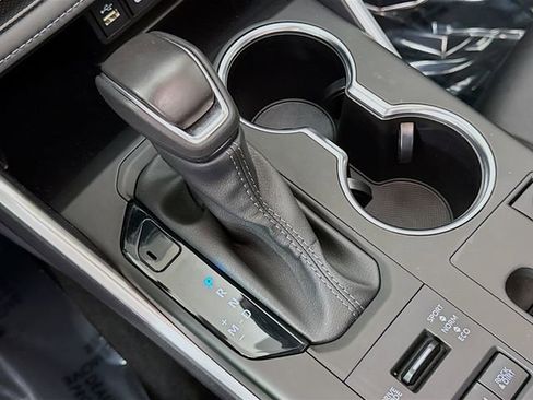 Used 2024 Toyota Highlander XLE image 15