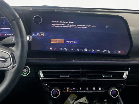 Used 2024 Chevrolet Traverse RS image 11