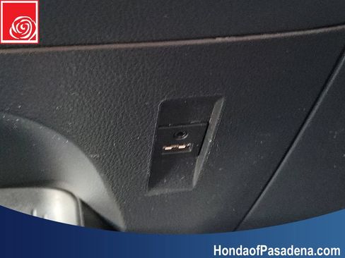 Used 2020 Toyota Corolla LE FWD image 17