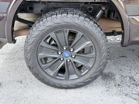 Used 2019 Ford F150 XLT w/ Equipment Group 302A Luxury AWD/4WD image 13
