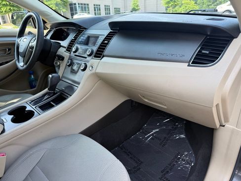 Used 2016 Ford Taurus SE FWD image 25
