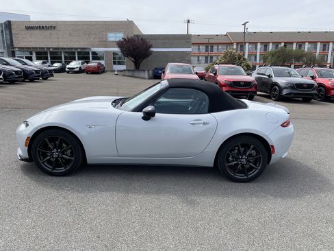 Used 2017 MAZDA MX-5 Miata Club image 38