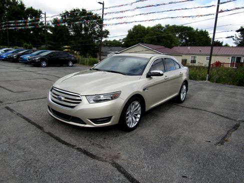 Used 2017 Ford Taurus Limited image 3