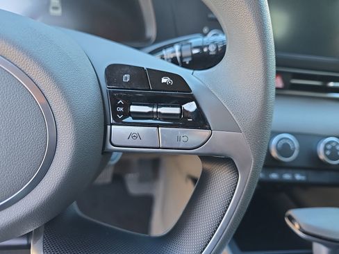 Used 2024 Hyundai Elantra SE image 23