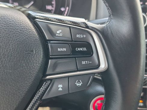 Used 2019 Honda Accord Touring image 10