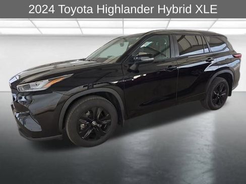 Used 2024 Toyota Highlander XLE image 1