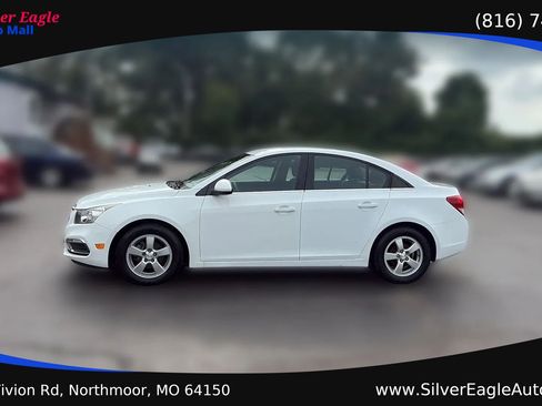 Used 2016 Chevrolet Cruze LT FWD image 2