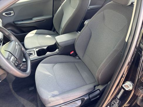 Used 2025 Kia K4 LXS FWD image 35