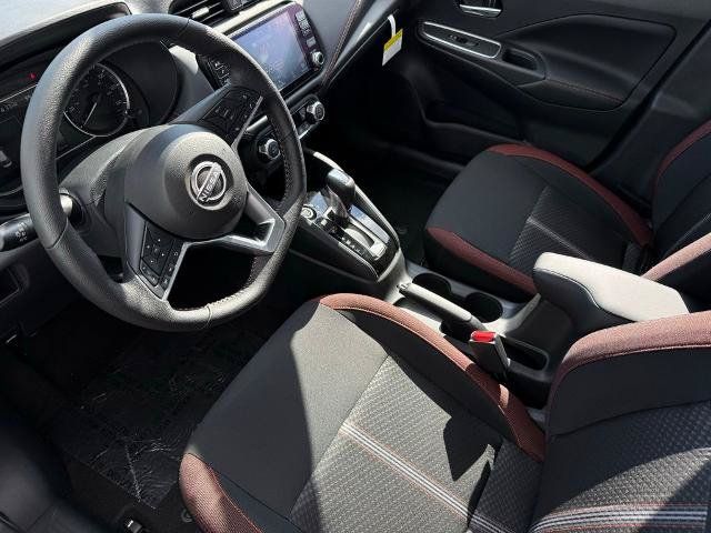 New 2025 Nissan Versa SR w/ Trunk Package FWD image 16