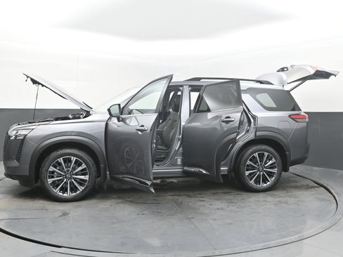 New 2026 Nissan Pathfinder Platinum FWD image 43