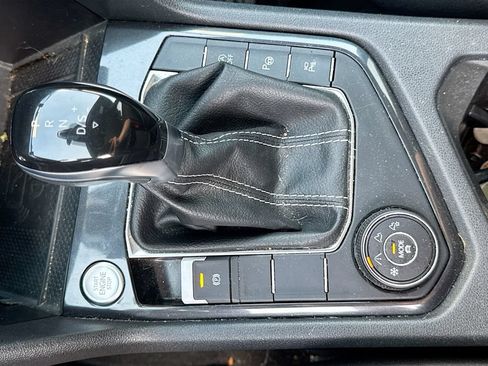 Used 2024 Volkswagen Tiguan SEL R-Line w/ MDO Package, Two-Row AWD/4WD image 19