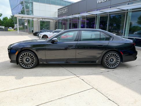 Used 2025 BMW 760i xDrive w/ Autobahn Package AWD/4WD image 8
