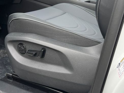New 2026 Volkswagen Tiguan SE AWD/4WD image 21