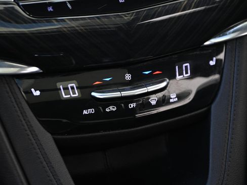 Used 2020 Cadillac XT6 Premium Luxury image 19