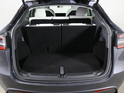 Used 2021 Tesla Model Y Long Range AWD/4WD image 16