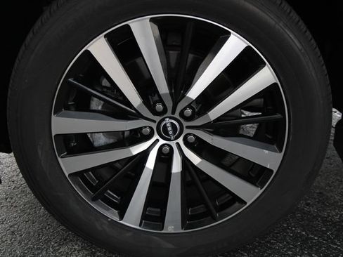 Certified 2024 Nissan Pathfinder Platinum AWD/4WD image 36